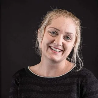 Jennifer Büther, Beratung